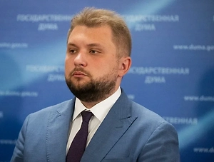 Свидетельство о рождении может понадобиться при оформлении наследства. Если нотариусу нужно подтвердить родственные связи или человек менял фамилию, одного паспорта бывает недостаточно. Аналогичная ситуация — при оформлении пенсии, когда требуется подтвердить сведения о родителях или устранить расхождения в документах. Это один из тех документов, отсутствие которого может помешать оформить важные бумаги.