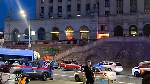 Life.ru снял обстановку у ресторана на Кудринской площади в Москве, где прогремел взрыв