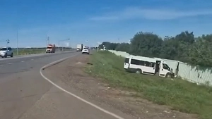 Автобус столкнулся с легковушкой в Татарстане, пострадали не менее 13 человек