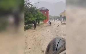 Дагестанский коммунальщик спас из селевого потока маленькую девочку