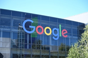 Суд в Москве дважды за день оштрафовал Google за запрещённый контент