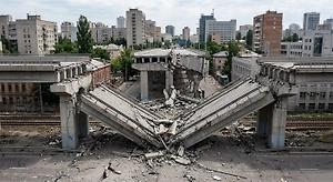 В Новороссийске из-за атаки БПЛА обрушился путепровод