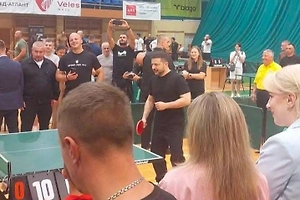 Зеленский перекрыл половину Ивано-Франковска, чтобы сыграть в пинг-понг