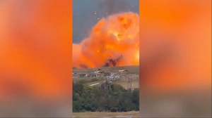 Стоб пламени над оружейным заводом: Момент взрыва под Римом попал на видео
