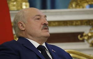 Лукашенко заявил, что Минск «сдерживает противников, пока не врагов»
