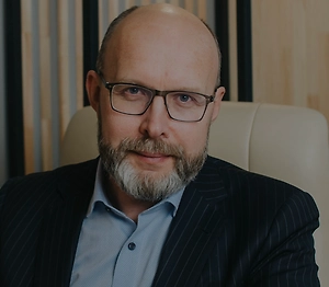 Похудение на десятки килограммов и пластика лица могут создать редкую бытовую ситуацию, когда человек юридически остаётся тем же, при этом фотография в паспорте уже плохо помогает его опознать. Российские нормы прямо предусматривают замену внутреннего паспорта при существенном изменении внешности из-за заболевания либо медицинского вмешательства. Для этого к заявлению прикладывают старый паспорт, две фотографии и медицинское подтверждение операции или лечения
