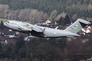 Не просто транспортник: прилетевший во Внуково C-17 уже сопровождал зарубежные поездки президентов США