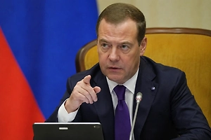 Медведев пообещал ответить «всей мощью» на попытки уничтожить Россию