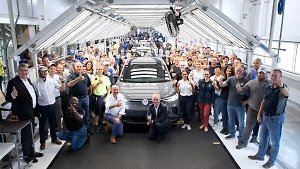 Главу Volkswagen Блюме освистали рабочие на заводе в Вольфсбурге