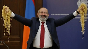 Захарова призвала Пашиняна перестать «вешать лапшу на уши» армянам