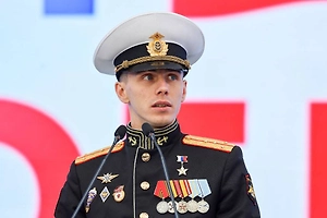 Школьники сшили для бойцов СВО 200 котиков с красным рюкзаком, как у Струны