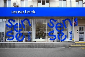 В базу «Миротворца»* внесли семь человек по делу об отмывании через Sense Bank
