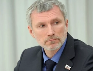 Если Зеленский плачет, это не всегда означает, что дела на Украине так плохи, как он хочет представить западному сообществу. Это просто способ выбить дополнительные деньги и оружие — когда шантаж не работает, приходится давить на жалость.