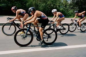 World Triathlon допустил российских триатлонистов к стартам с флагом и гимном