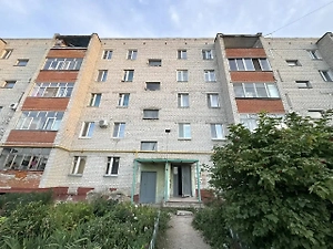 Двухлетний мальчик выпал с пятого этажа в Саратовской области и чудом выжил