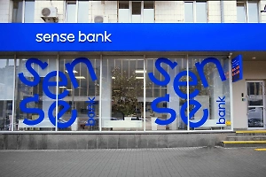 Кабмин Украины уволил главу набсовета Sense Bank после операции «Форест Гамп»
