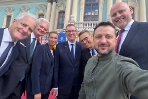 Зеленский просит ЕС выделить Украине 10 млрд долларов на оружие досрочно