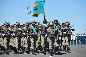 Казахстан готовит военный «переезд»: Техника и солдаты отправились на учения «Батыл тойтарыс – 2026»