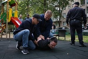 Москвичи задержали «фаната Чикатило», онанирующего у детской площадки