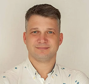 Настанет 1 Сентября, и места в музыкальной школе или спортивной секции вашему ребёнку может просто не хватить, если не задуматься заранее. Как правило, набор в футбольные или баскетбольные кружки начинается чуть раньше. Выясните ситуацию сейчас, особенно если таких мест мало и на них большой спрос, иначе после 1 Сентября их может не остаться.