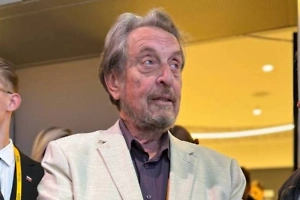«Все хотят тебя накормить»: Отец Илона Маска рассказал, что его удивило в россиянах