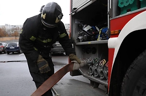 Спасатели эвакуировали 42 человека при пожаре в Приморском районе Петербурга