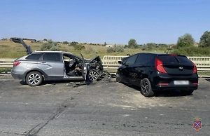 Шесть человек пострадали в ДТП с тремя машинами в Волгоградской области