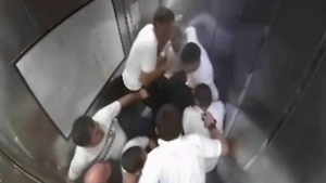 В Сети появилось видео падения лифта с людьми в Махачкале