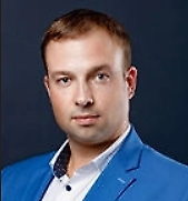 Вместо крепкого и ароматного напитка банка или бочка с домашним квасом превращается в инкубатор для нежелательных процессов. Избыток хлеба ломает процесс ферментации: дисбаланс субстрата приводит к развитию посторонней микрофлоры. В результате люди получают непредсказуемую субстанцию, которая представляет собой опасность для здоровья.