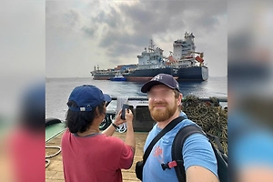 Пятый день без вестей: Российского моряка ищут после удара по танкеру у берегов ОАЭ