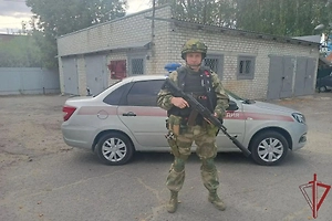 Росгвардеец сбил FPV-дрон у здания администрации в Брянской области