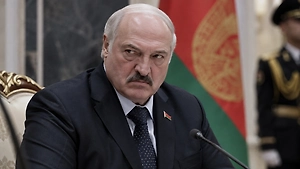 Сикорский назвал Польшу единственной соседкой России и Украины, забыв кое о ком