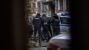 Затолкал 17-летнюю в квартиру: в Петербурге за час задержали рецидивиста