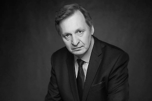 Умершего после инфаркта на сцене актёра «Улиц разбитых фонарей» похоронили в Ленобласти