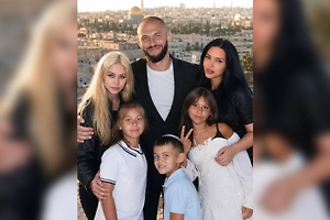 Шесть пальцев и надежда на семью: Джиган рассмешил Сеть ИИ-фото с Самойловой