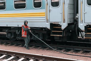Логистика под откос: Украина осталась без 40% вагонов и локомотивов