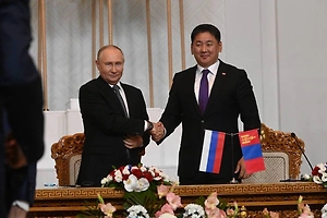 Путин проводит переговоры с президентом Монголии Хурэлсухом в Бишкеке
