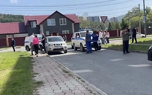 Вооружённый ножами мужчина ранил заложницу в Южно-Сахалинске, её освободил СОБР
