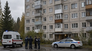 В Карелии 13-летняя девочка погибла после падения с пятого этажа