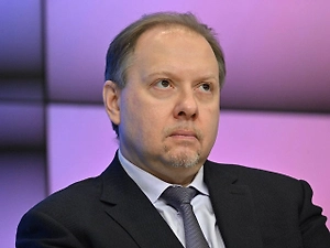 Когда наступил 2022 год, немцы обсуждали вопросы, поставлять или не поставлять Украине палатки и зимнюю одежду. Но постепенно это выросло до того, что сейчас они совершенно спокойно поставляют и беспилотники, и ракеты, и танки. Вот если бы Германия внезапно объявила, что больше не будет Украине ничего поставлять, я бы удивился и сказал: «Да, что-то изменилось». А то, что они продолжают всяческие провокации, наращивают вооружение и готовятся штурмовать Калининград — это всё находится в рамках одной и той же логики. Их политика абсолютно не отличается от того, что было месяц, два или три назад.