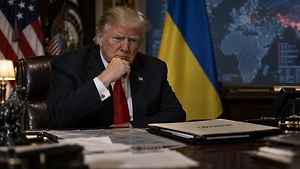 «Пора поставить Америку на первое место»: Трампа призвали дистанцироваться от Киева