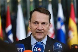 Сикорский призвал НАТО усилить давление на Россию у Калининграда