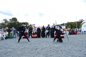 Курени, гармонь и шашки: В Москве показали современную жизнь казачества