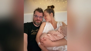 «Спасибо, что выбрала нас»: Гарик Харламов поделился первым фото новорождённой дочери
