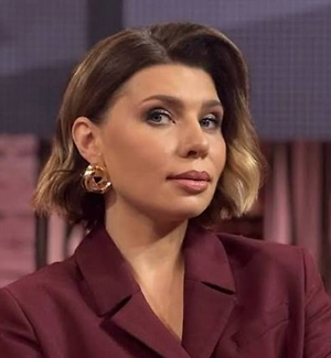 Если вы заметили, что ребёнок будто хочет вам что-то сказать, но молчит, ведёт себя растерянно, часто остаётся дома — это звоночек. Ни в коем случае не звоните в институт втайне от ребёнка и не кричите потом, если что-то узнали. Лучше выстраивать диалог дома