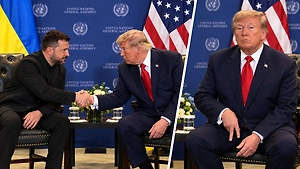 Трамп после рукопожатия с Зеленским показал жест «против сглаза»