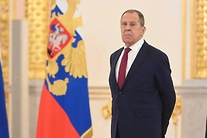 Лавров заявил об угрозе для мира из-за действий западных стран