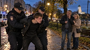 Вечерняя прогулка закончилась дракой: В Выборге молодой человек напал на мужчину при его жене