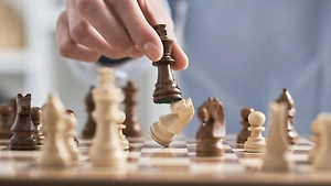 Кремль сожалеет об отказе FIDE вернуть российских шахматистов на турниры