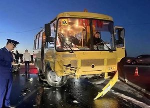 Два человека погибли в ДТП со школьным автобусом и легковушкой в Башкирии